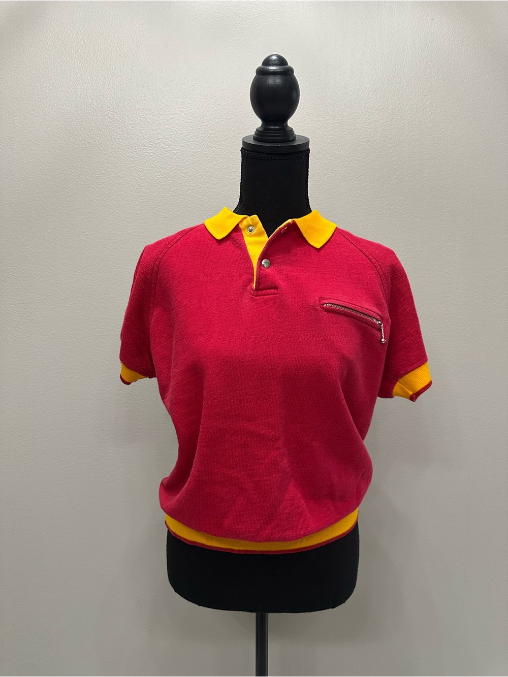 Vintage Women's Red Short-Sleeve Polo Top with Yellow Trim